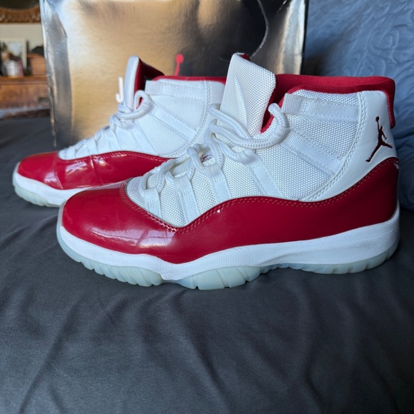 Jordan 11 cherry - Picture 3 of 6